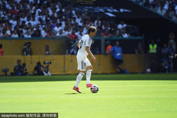 Chuyển giao Modric sang AC Mil