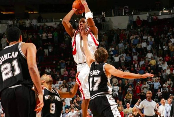 McGrady 35 giây 13 điểm, tân b