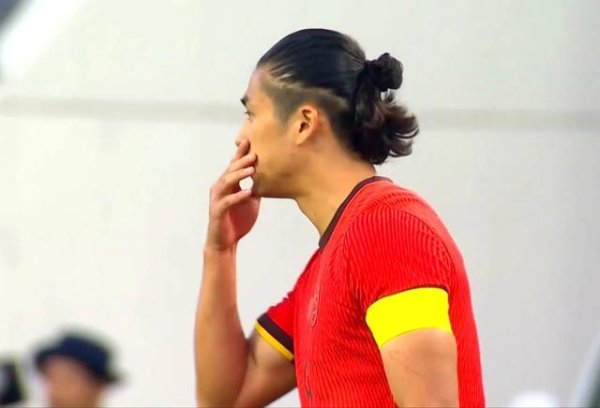 Bỏ qua 27 năm, đội bóng đá n